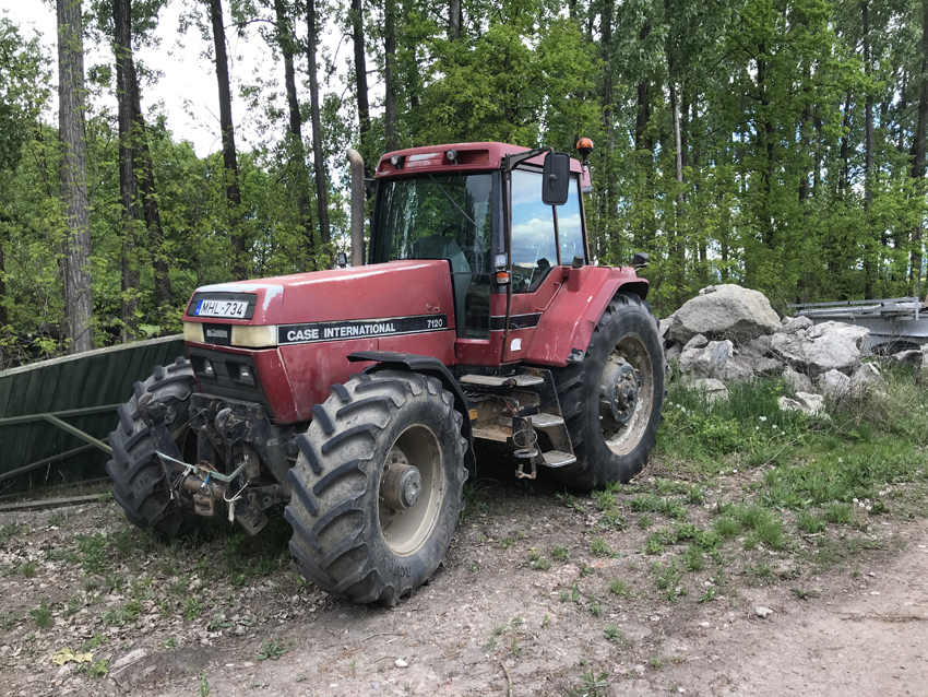 Gépker Kft. Eladó mezőgazdasági eszközök, rakodógépek, traktorok 40-200 LE-ig. 