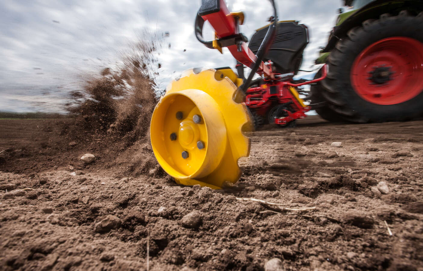 Tempo vetőgépmodell, FH 2200 front műtrágyatartály, Vaderstad Kft.