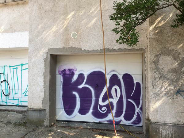 Graffiti eltávolítás Graffiti elleni védelem Homlokzattisztítás 
							Kromofággal kezelt felület tisztítása GRAFITIX vegyszerek forgalmazása SOPPEC jelzőfestékek forgalmazása 
							ANTI-GRAFFITI Bt.