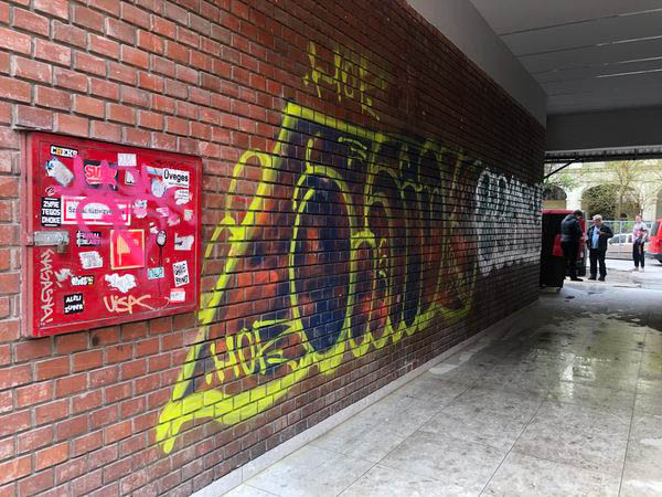 Graffiti eltávolítás Graffiti elleni védelem Homlokzattisztítás 
							Kromofággal kezelt felület tisztítása GRAFITIX vegyszerek forgalmazása SOPPEC jelzőfestékek forgalmazása 
							ANTI-GRAFFITI Bt.
