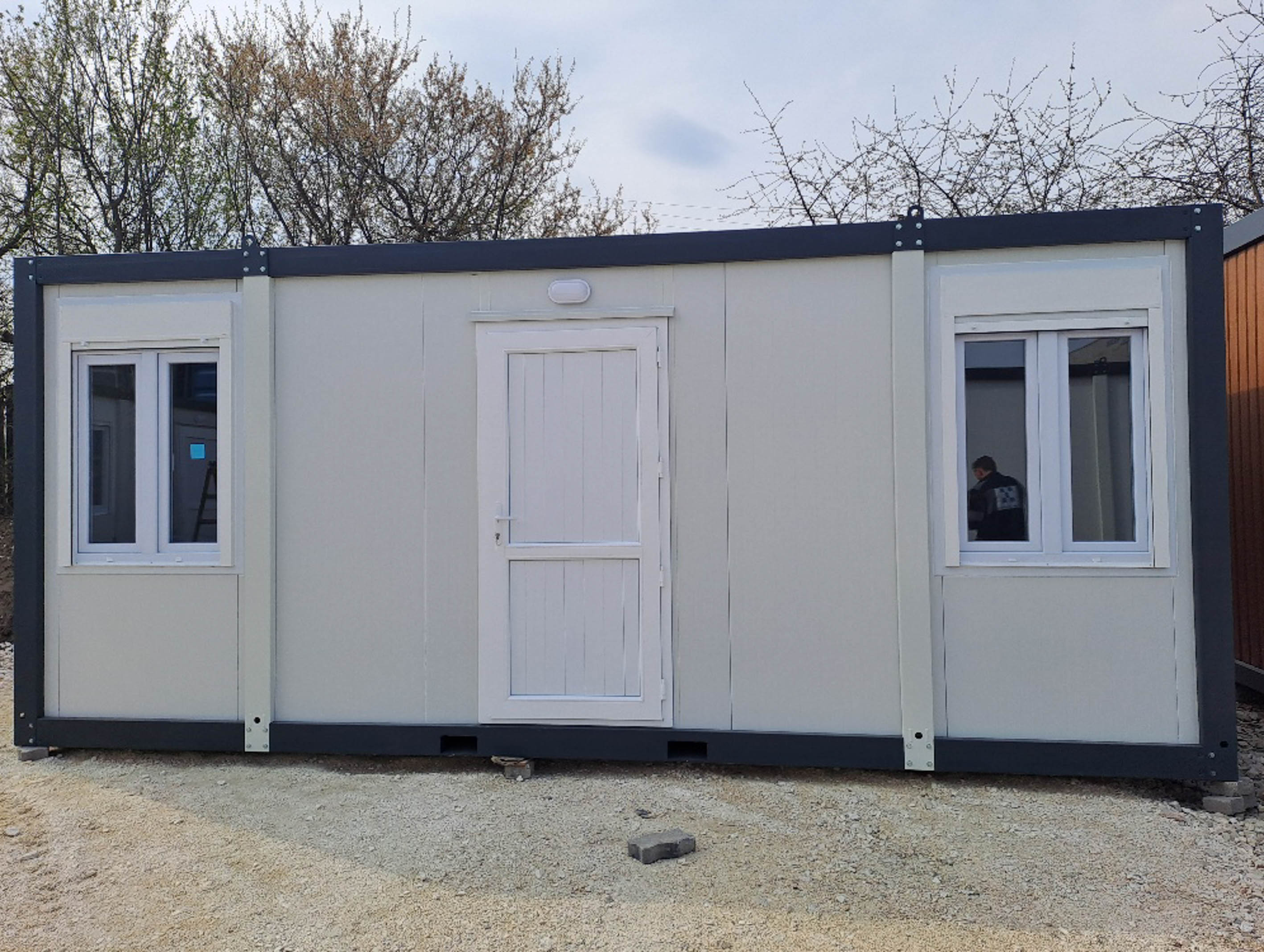 EXcont Container Kft. raktárkonténerek, hűtőkonténerek, valamint modern irodakonténerek