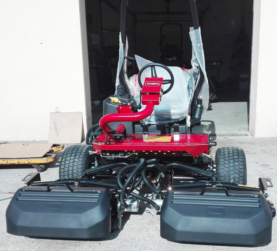 Többféle típusú és rendszerű ültetvény és fűnyíró traktor javítása. MISZACSI Machine Kft. 