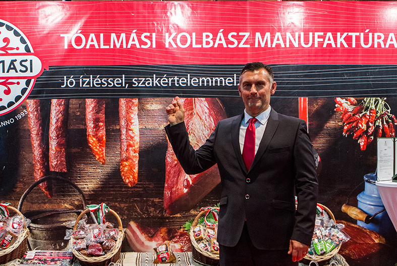 Tóalmási Kolbász Manufaktúra, Tóalmási kolbászok, sonkák és szalonnák széles választékban